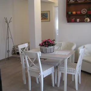https://urania-house.hotelitalianriviera.com